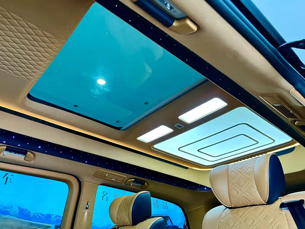 Mercedes-Benz V-Class 2021 — фото 13