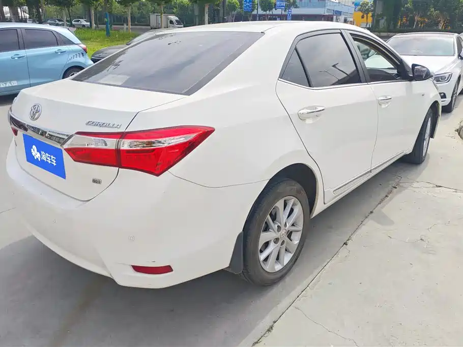 Toyota Corolla 2015 — фото 3