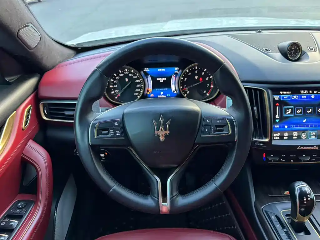 Maserati Levante 2017 — фото 14