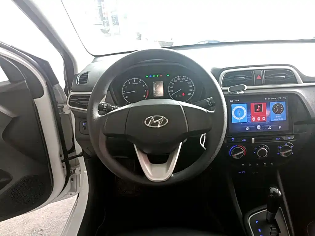 Hyundai Accent 2017 — фото 11