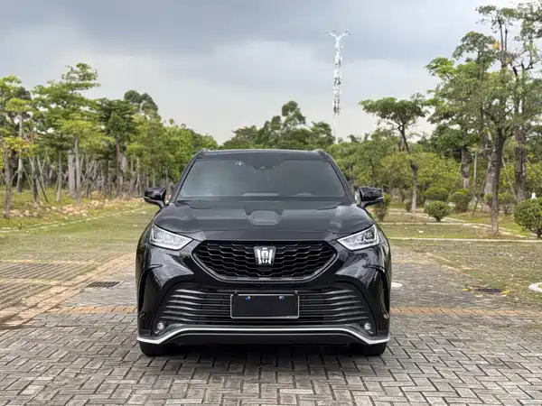 Toyota Crown Kluger 2023