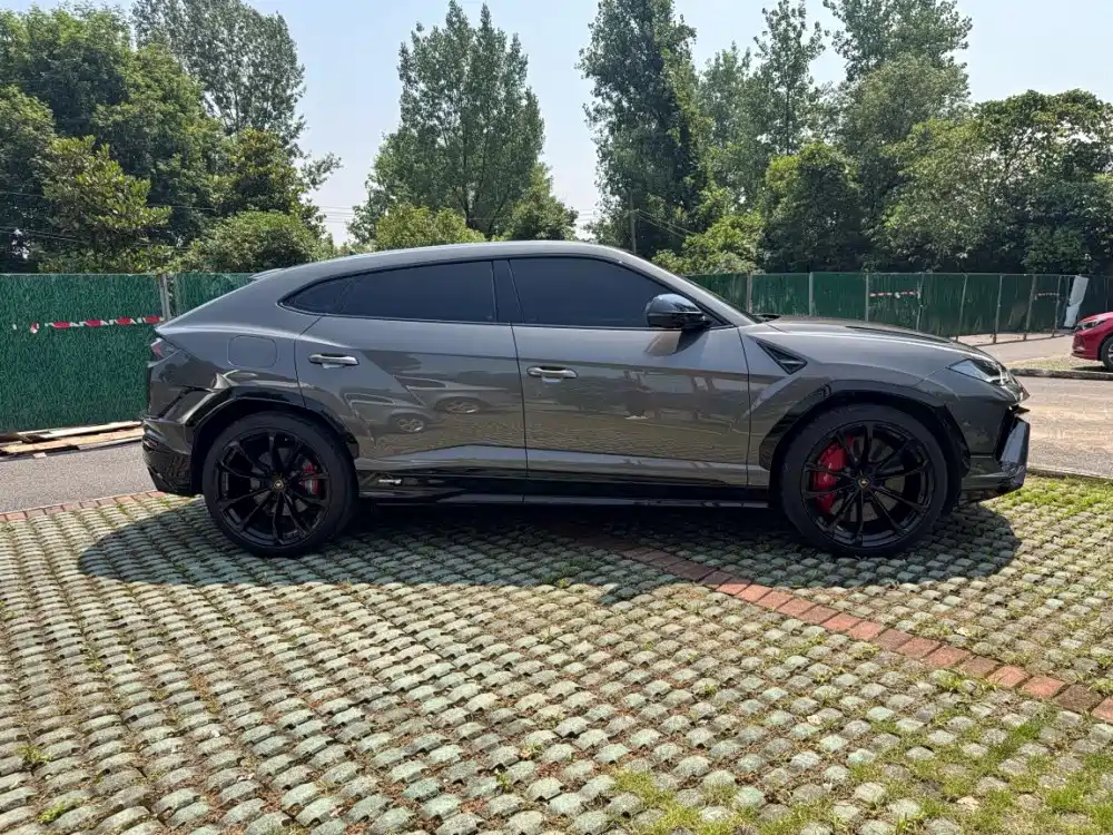 Lamborghini Urus 2023 — фото 14