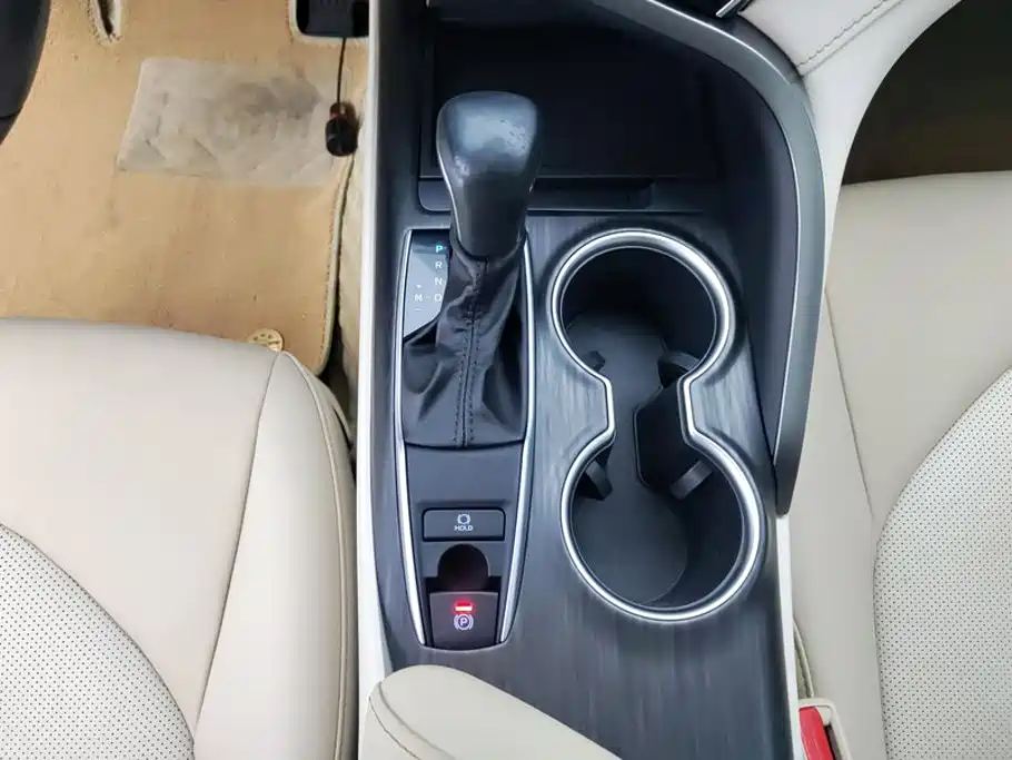 Toyota Camry 2021 — фото 16