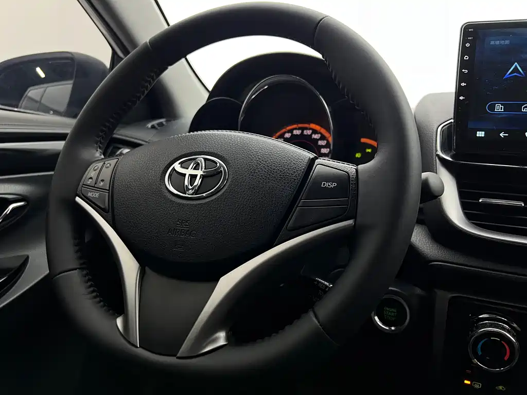 Toyota Yaris L 2022 — фото 16