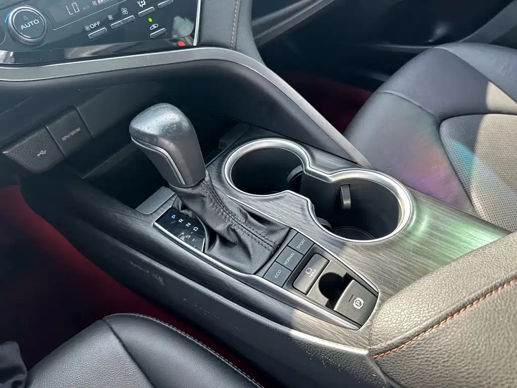 Toyota Camry 2023 — фото 24