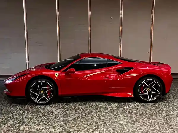 Ferrari F8 2021