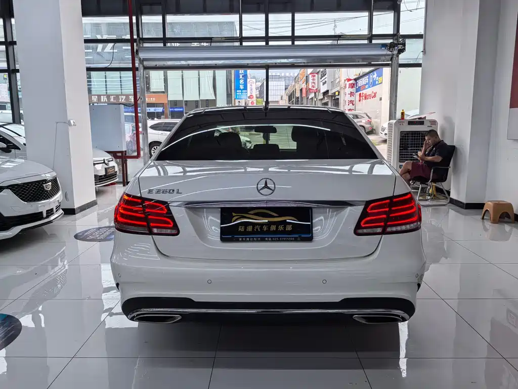 Mercedes-Benz E-Class 2015 — фото 16