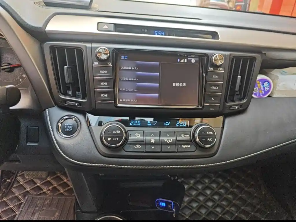 Toyota RAV4 2018 — фото 14