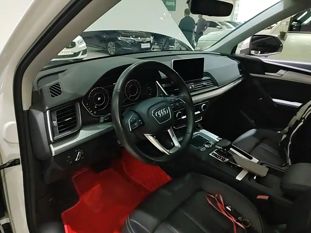 Audi Q5L 2021 — фото 10