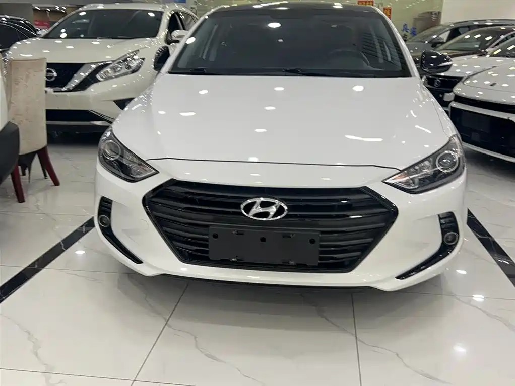 Hyundai Elantra 2019 — фото 10