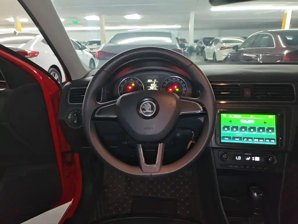 Skoda Rapid Spaceback 2017 — фото 11