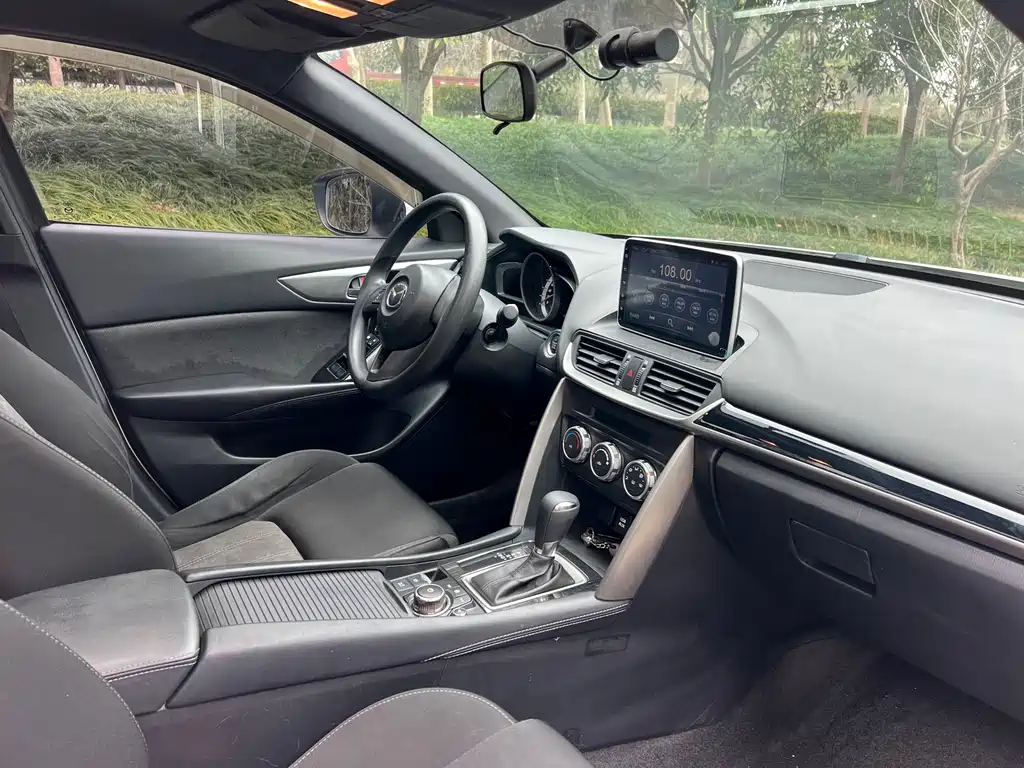 Mazda CX-4 2017 — фото 13
