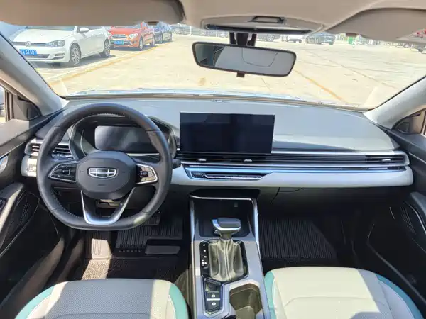 Geely Emgrand 2024