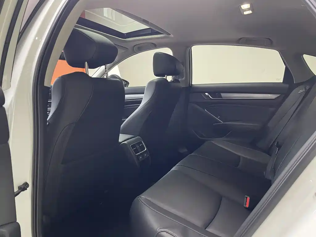 Honda Accord 2023 — фото 17