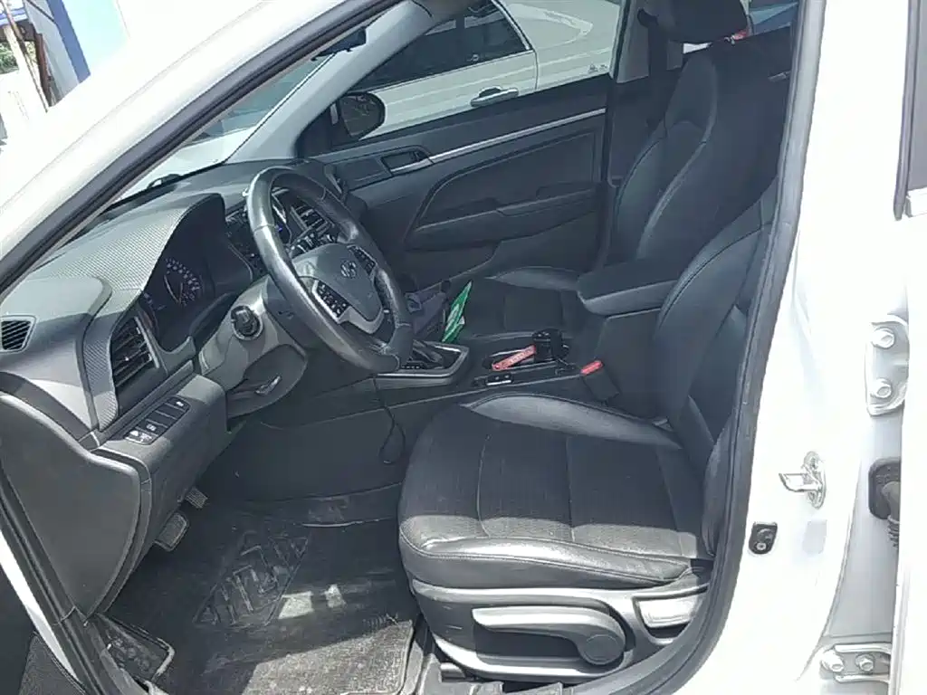 Hyundai Elantra 2019 — фото 15