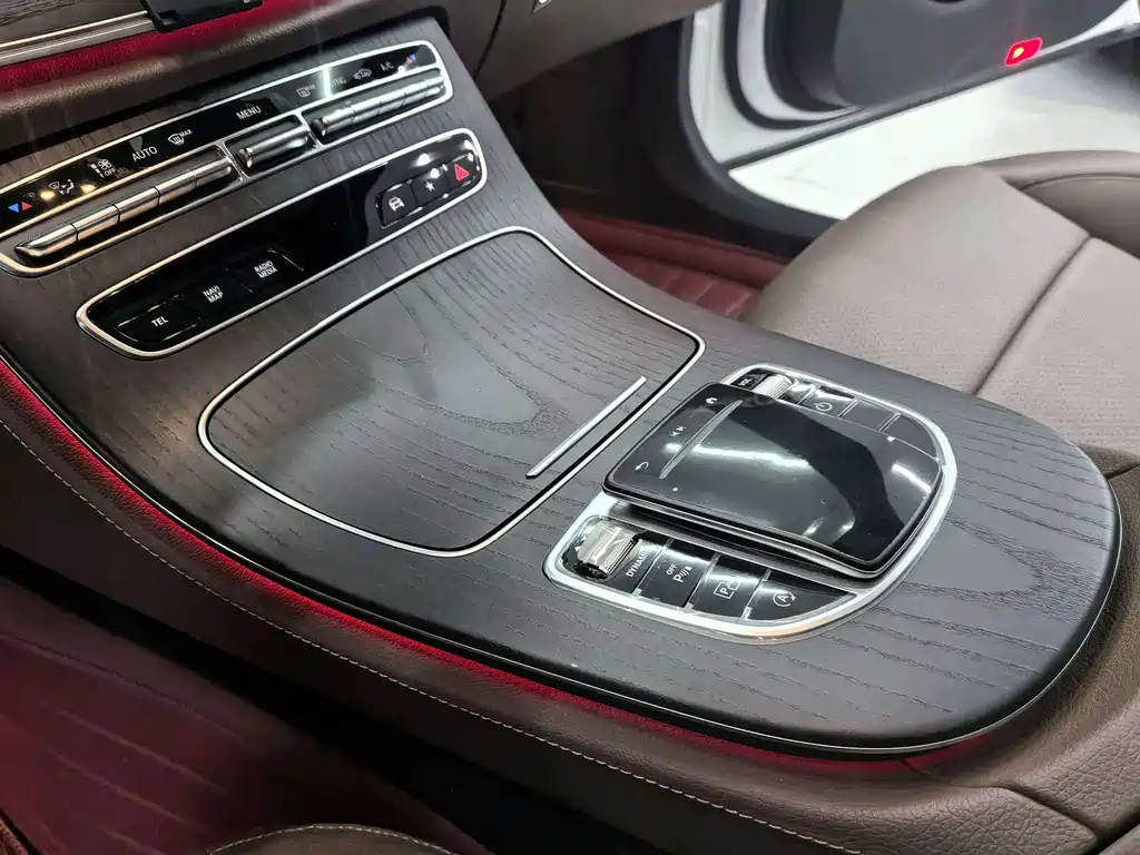 Mercedes-Benz E-Class 2021 — фото 11