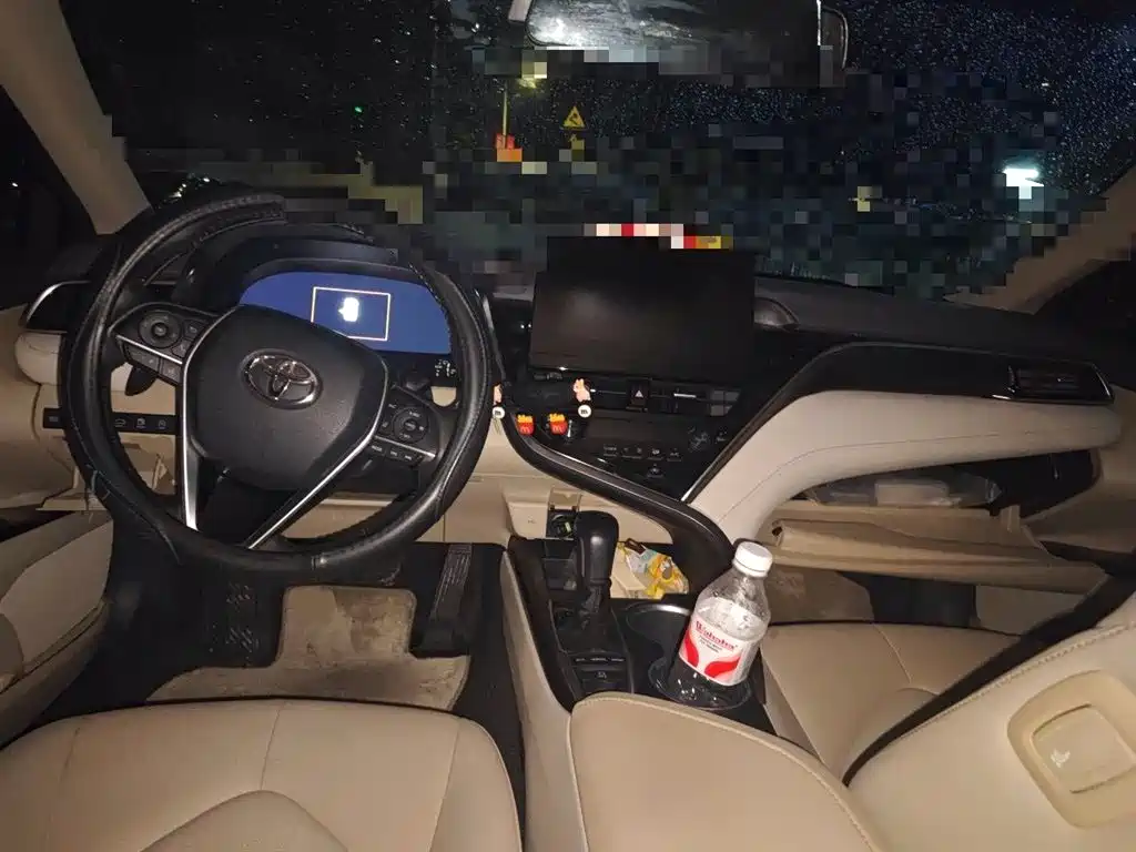 Toyota Camry 2021 — фото 10