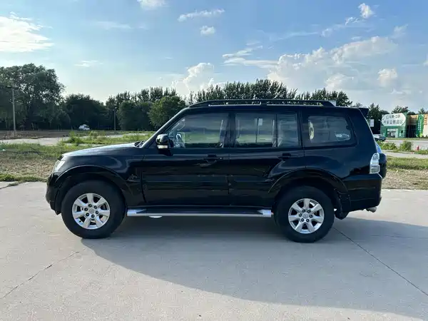 Mitsubishi Pajero 2014