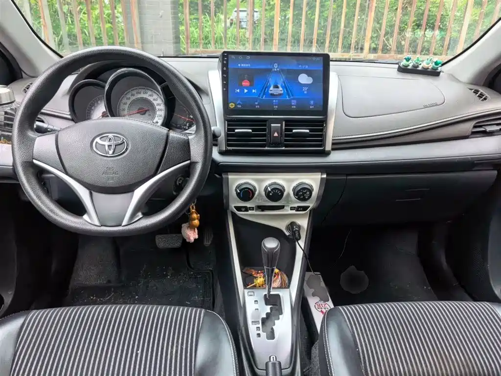 Toyota Yaris L 2015