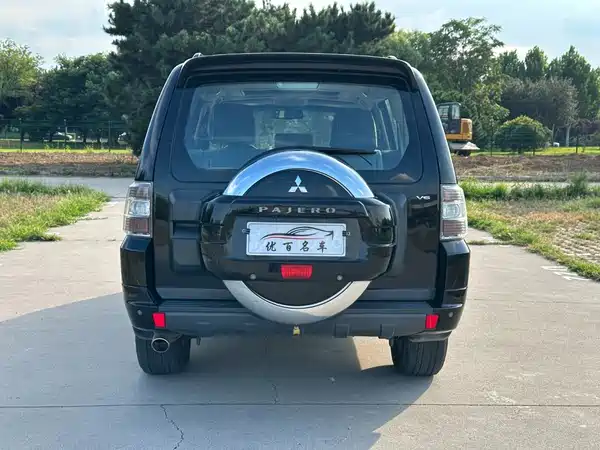 Mitsubishi Pajero 2014