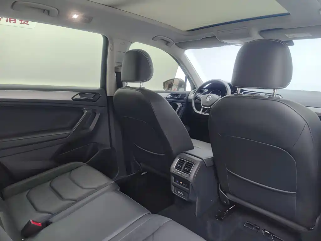 Volkswagen Tiguan L 2018 — фото 12