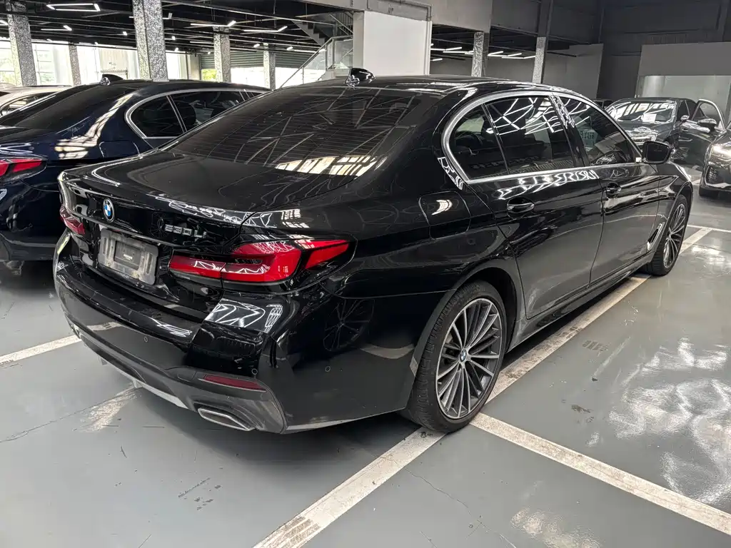 BMW 5 Series 2022 — фото 10