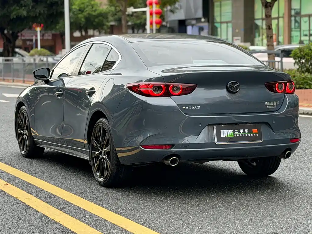 Mazda 3 Axela 2022 — фото 17