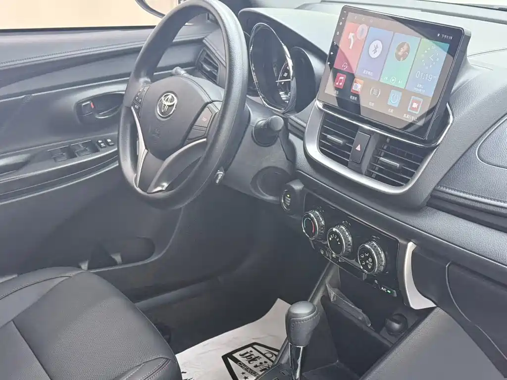 Toyota Yaris L 2023 — фото 9