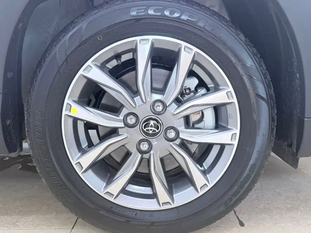 Toyota Yaris L 2023 — фото 24