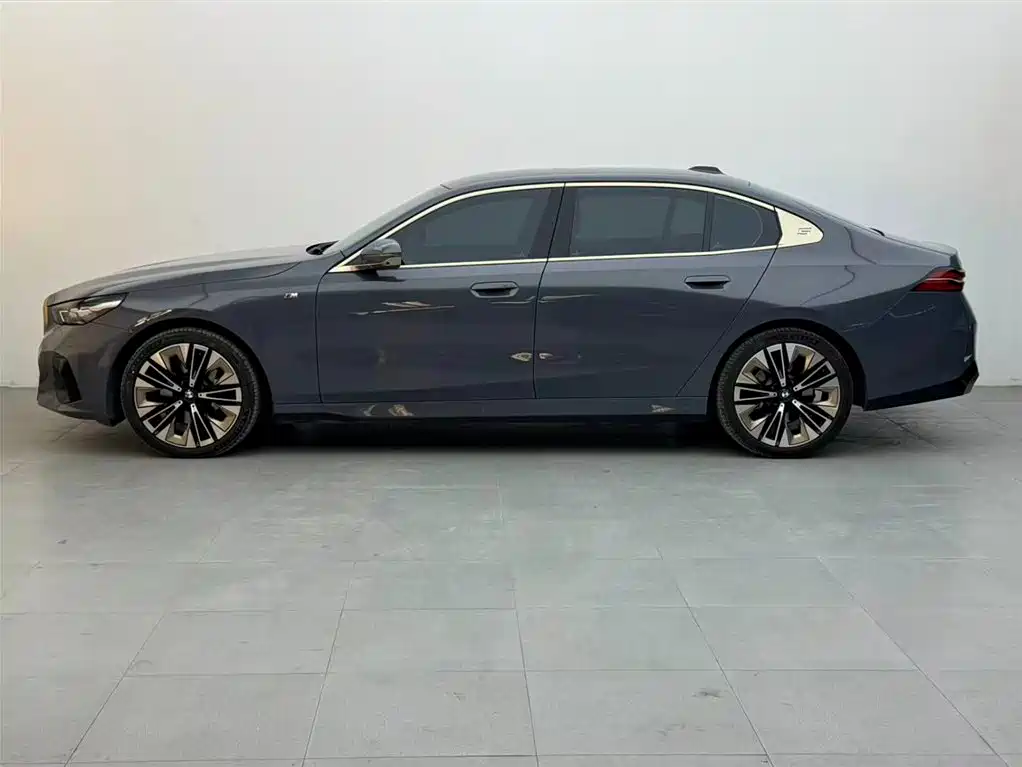 BMW 5 Series 2024