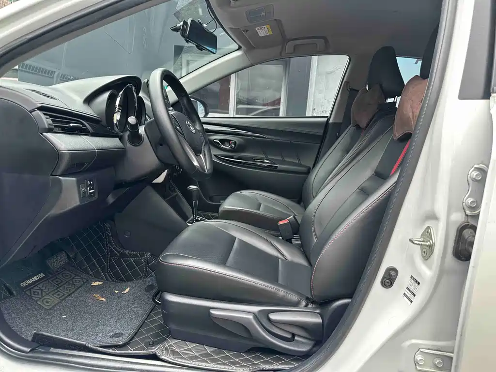 Toyota Yaris L 2022