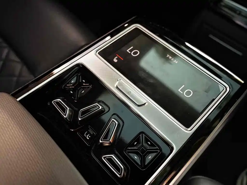 Audi S8 2021 — фото 19