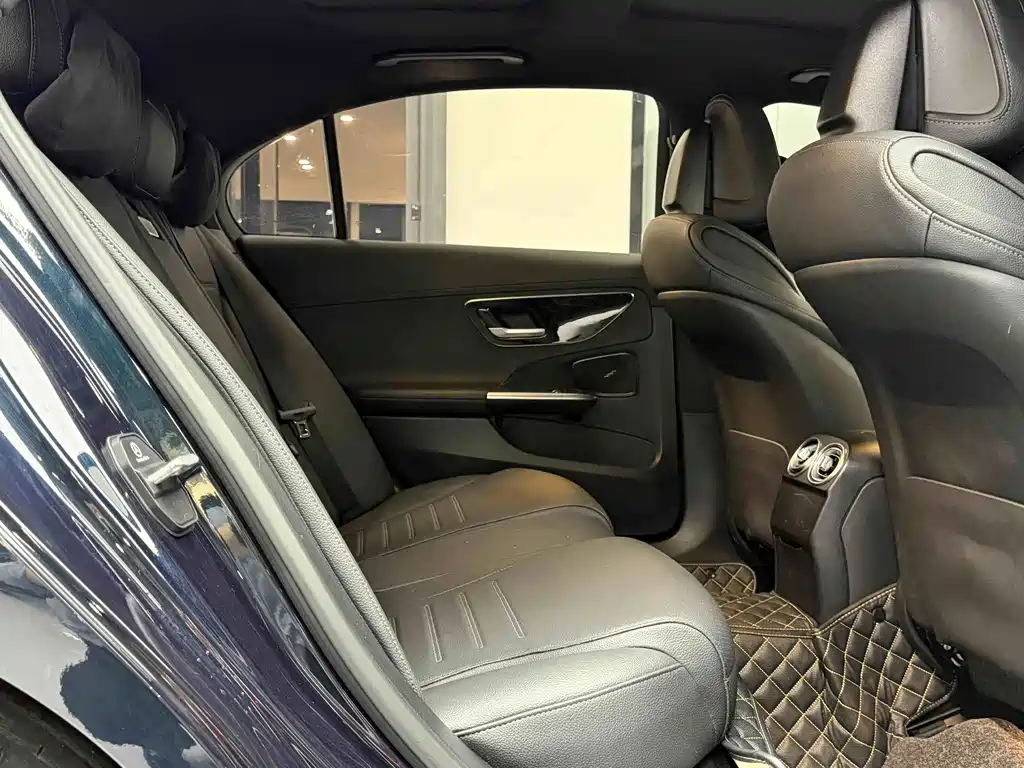 Mercedes-Benz C-Class 2024