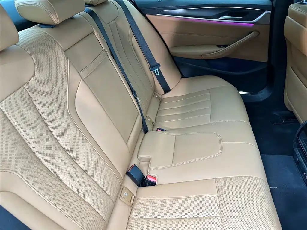BMW 5 Series 2023 — фото 10