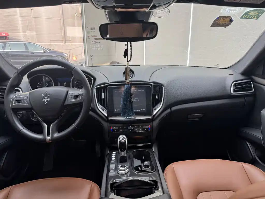 Maserati Ghibli 2017 — фото 20