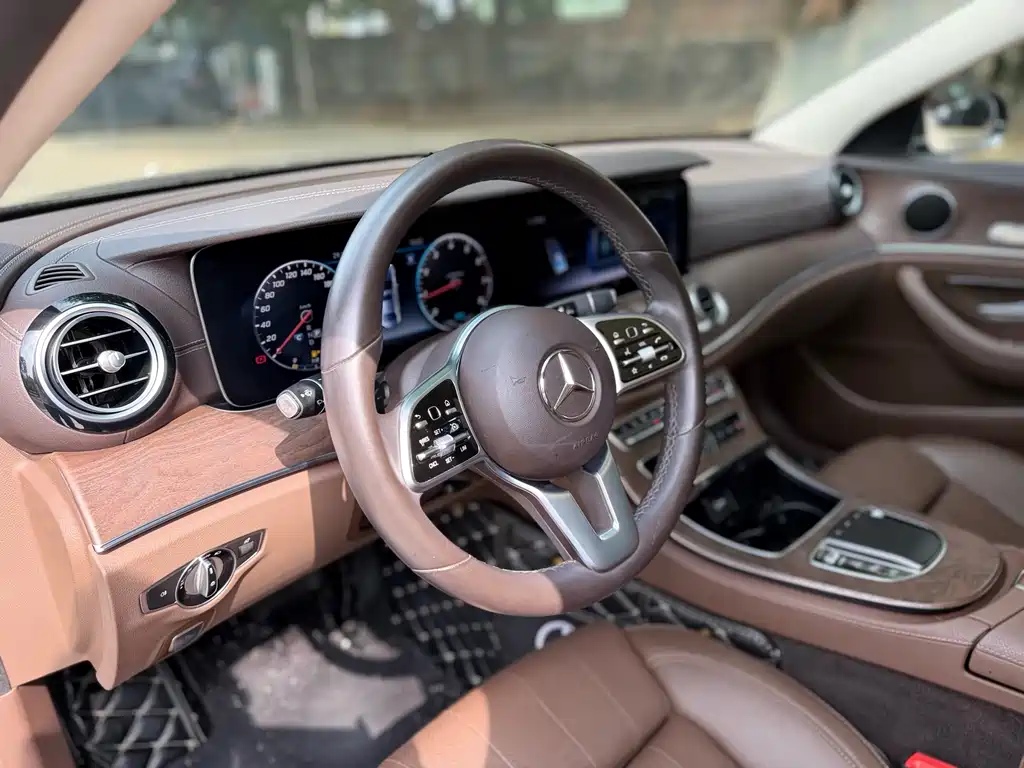 Mercedes-Benz E-Class 2020 — фото 13