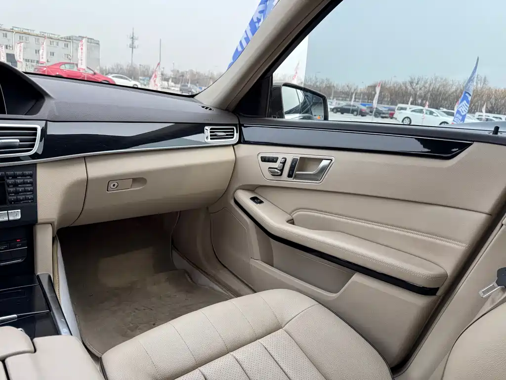 Mercedes-Benz E-Class 2015 — фото 15
