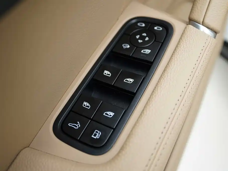 Porsche Cayenne New Energy 2023 — фото 11