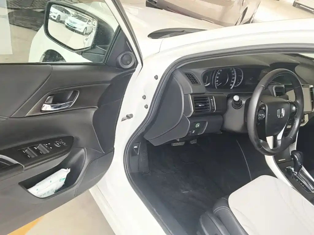 Honda Accord 2016 — фото 16