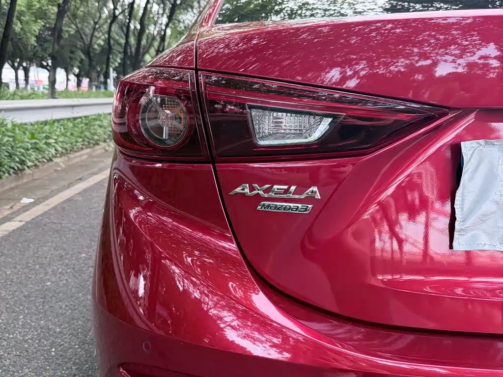 Mazda 3 Axela 2019 — фото 8