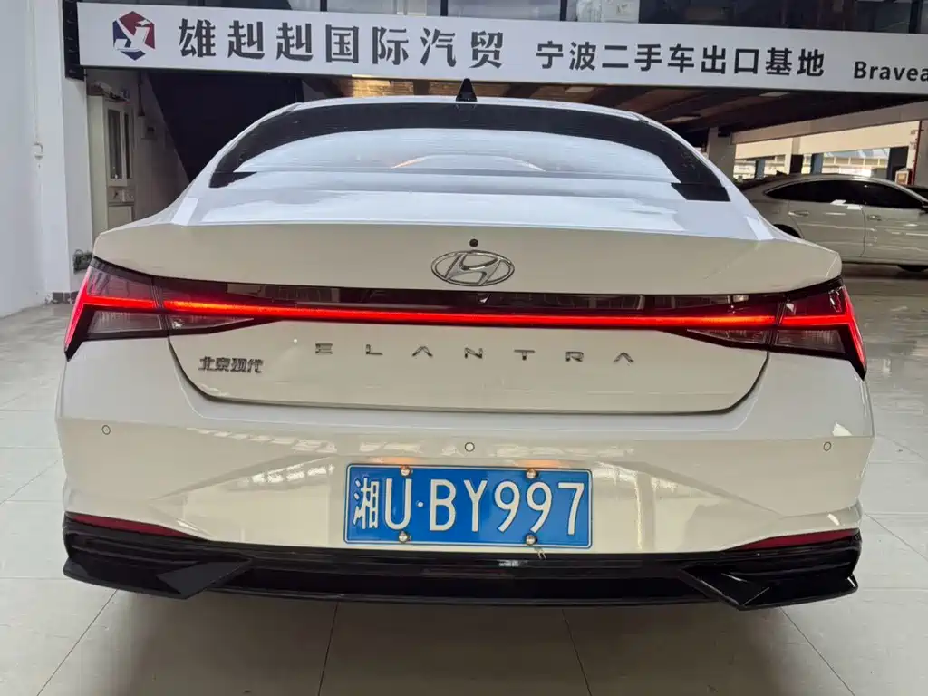 Hyundai Elantra 2022 — фото 15