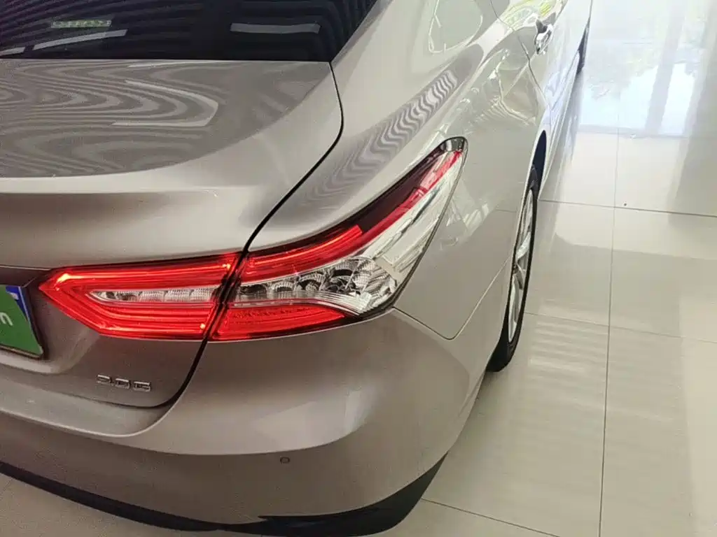 Toyota Camry 2018 — фото 8
