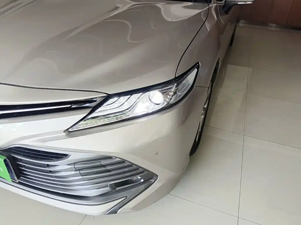 Toyota Camry 2018 — фото 24