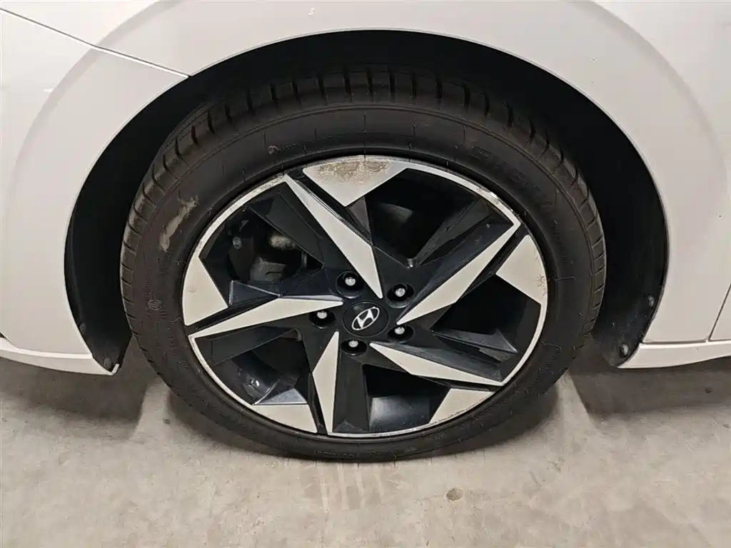 Hyundai Elantra 2021 — фото 15