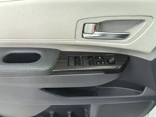 Toyota Granvia 2023