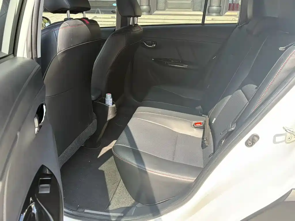 Toyota Yaris L 2021 — фото 13