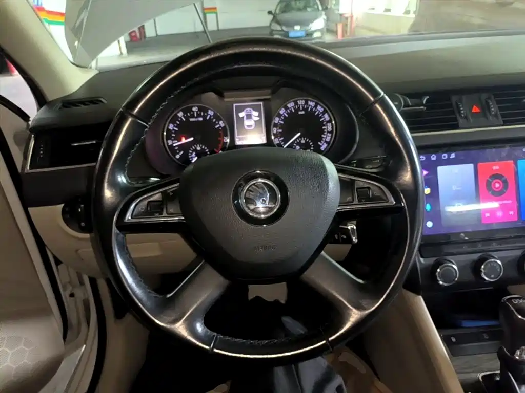 Skoda Octavia 2015 — фото 11