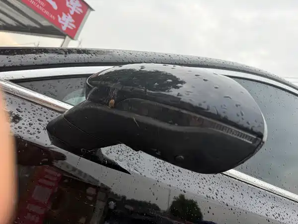 Hongqi H5 2025