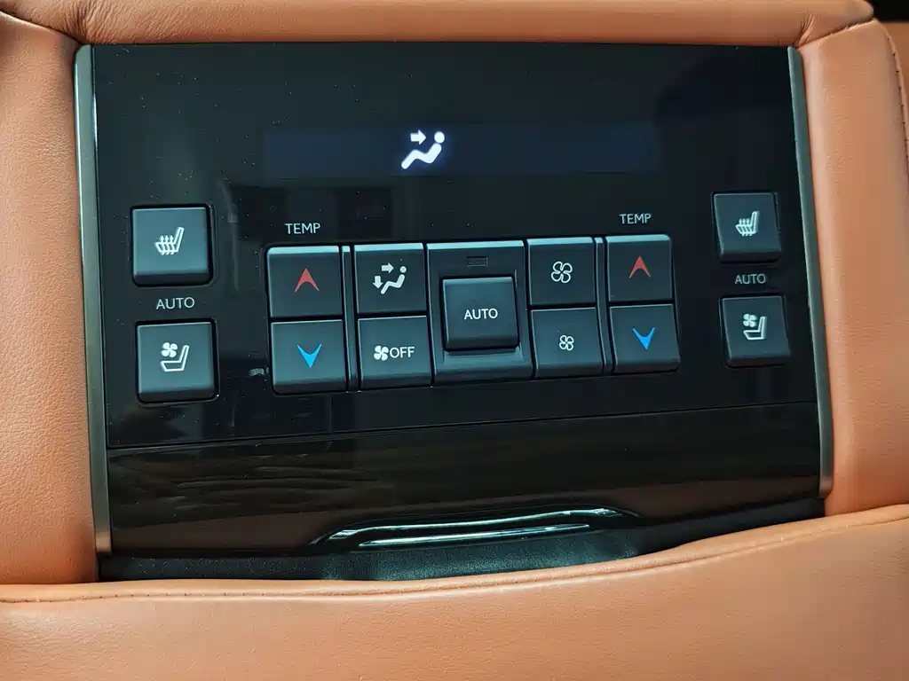 Lexus LX 2017 — фото 18