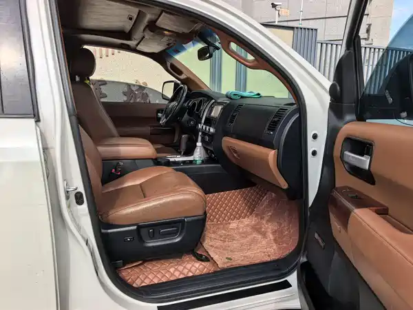 Toyota Sequoia 2010